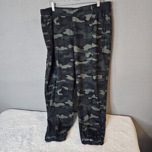 Old Navy Active Jogger Pants Womens 1X Plus Stretchtech Green‎ Camo Athleisure